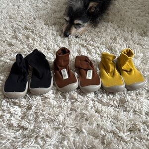 Happy to sell separately or in bundle. I’d love $10 per shoe /$25 for the bundle